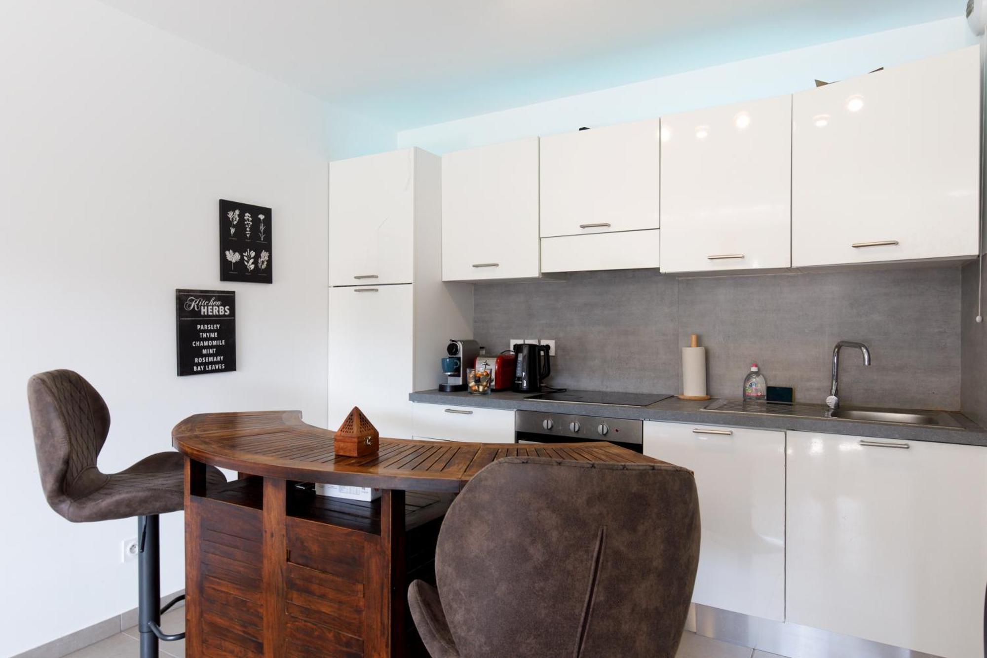 Lovely 2 Bedroom Condo With Pool Vallauris Buitenkant foto