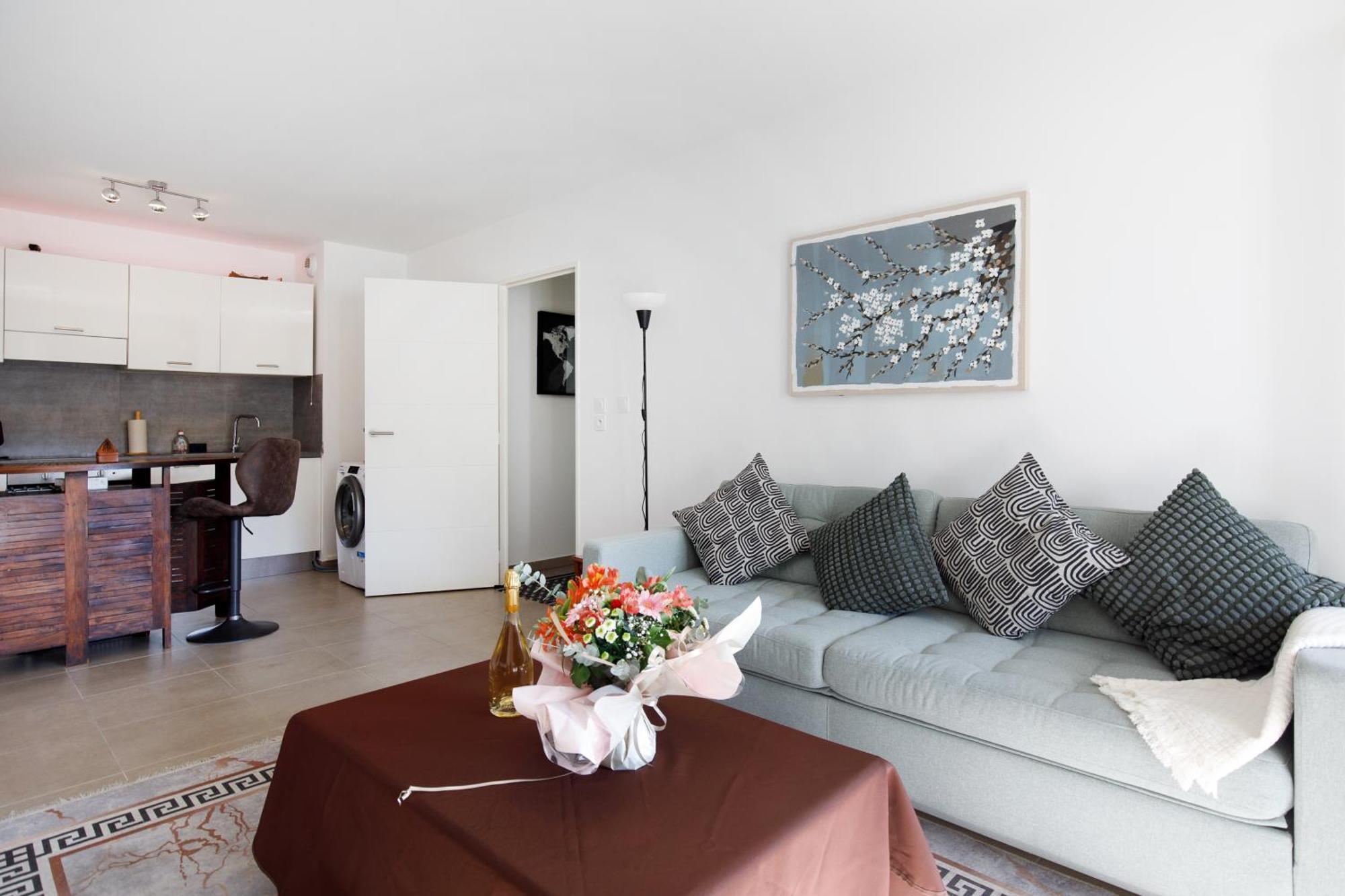Lovely 2 Bedroom Condo With Pool Vallauris Buitenkant foto