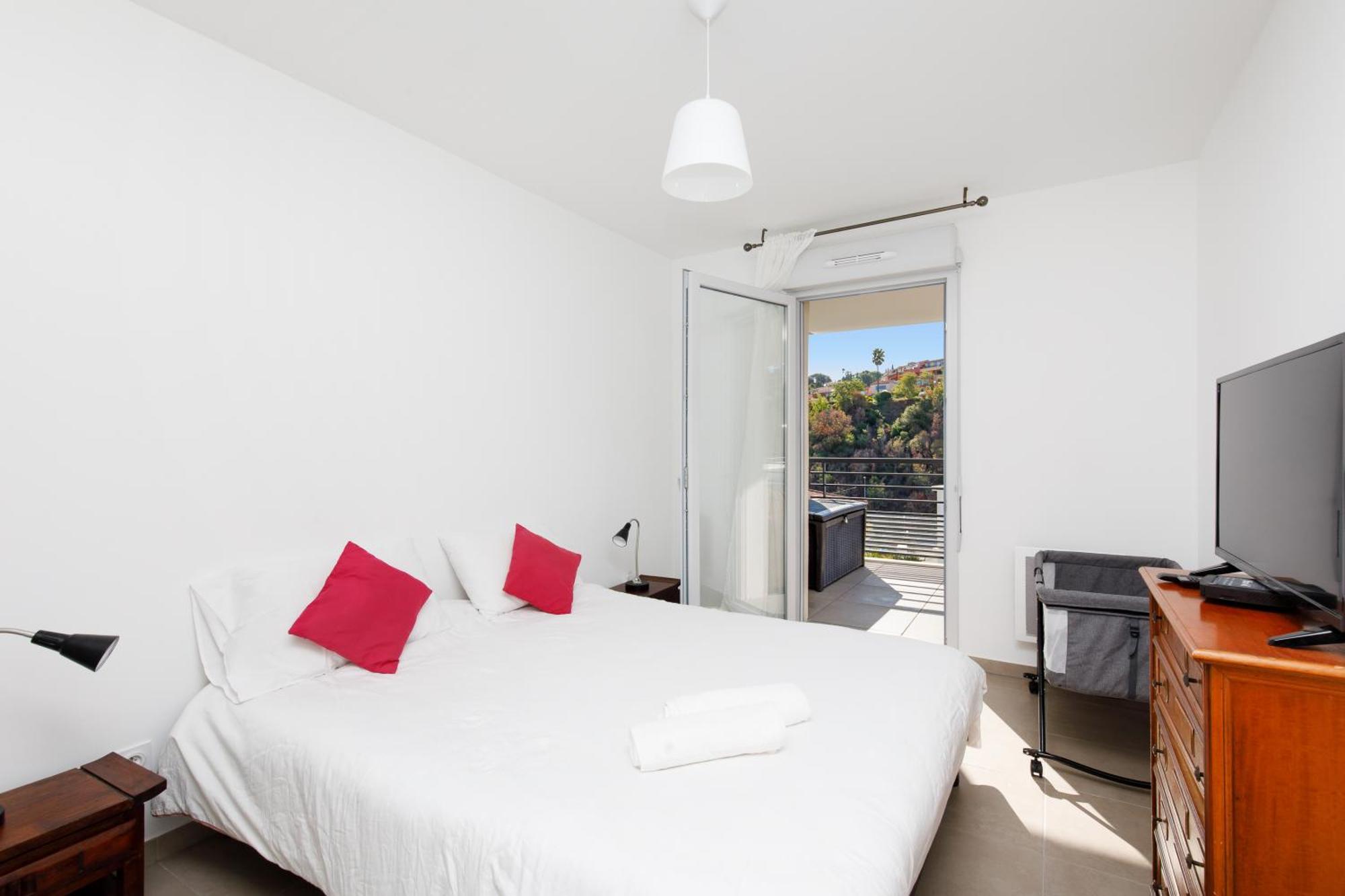 Lovely 2 Bedroom Condo With Pool Vallauris Buitenkant foto