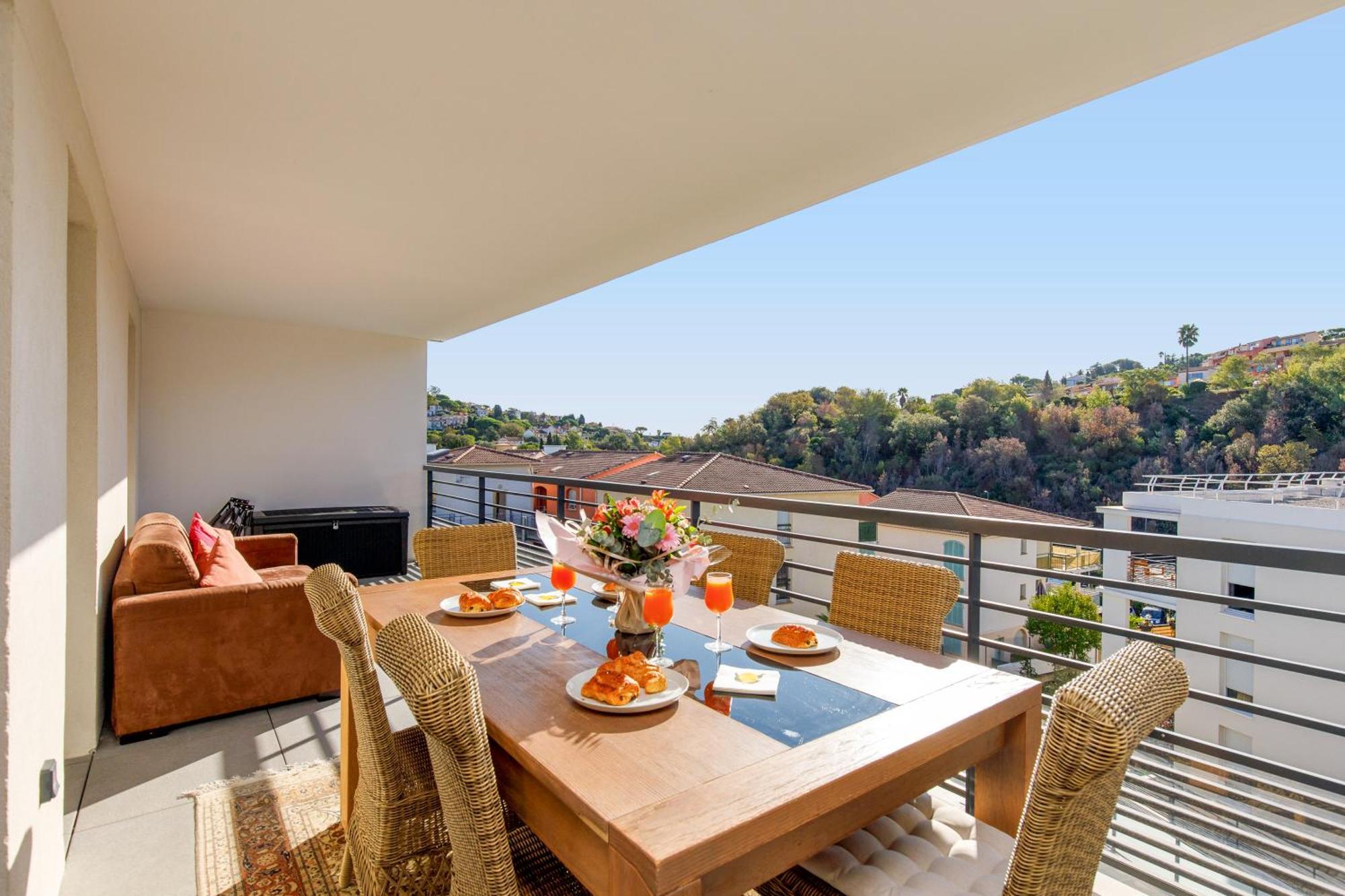 Lovely 2 Bedroom Condo With Pool Vallauris Buitenkant foto