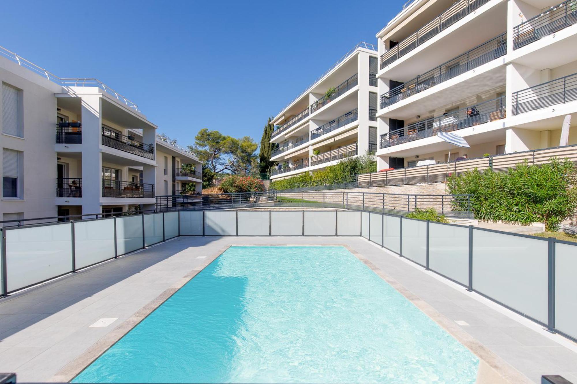 Lovely 2 Bedroom Condo With Pool Vallauris Buitenkant foto