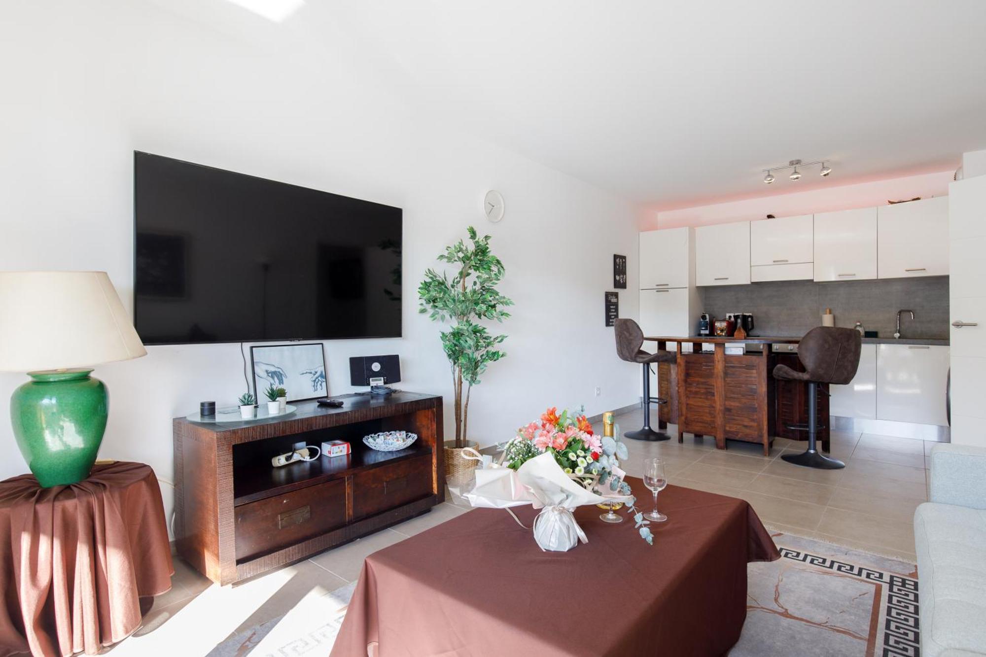 Lovely 2 Bedroom Condo With Pool Vallauris Buitenkant foto