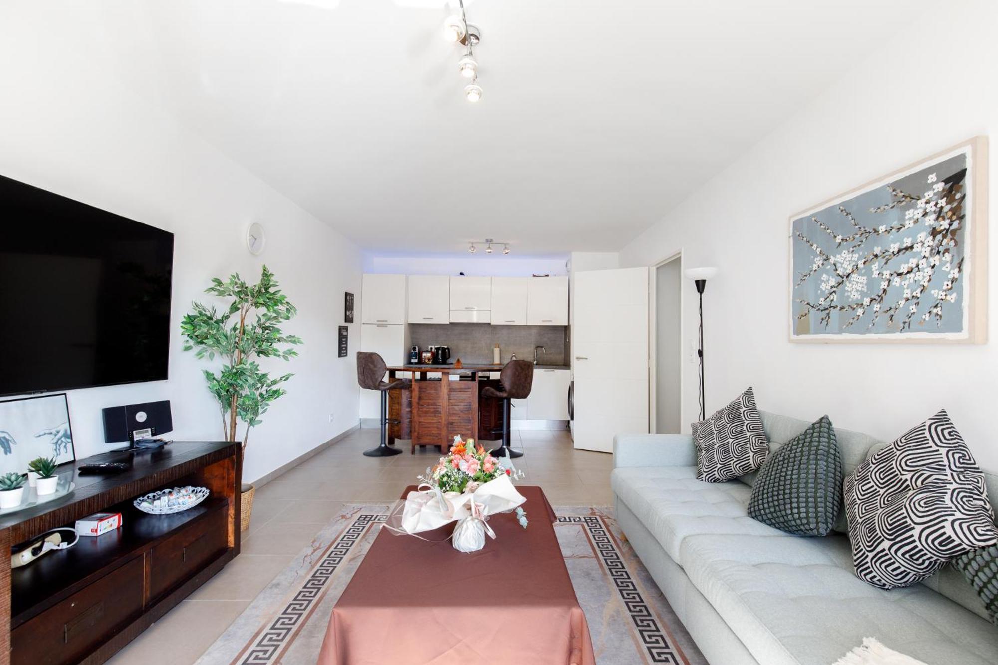 Lovely 2 Bedroom Condo With Pool Vallauris Buitenkant foto